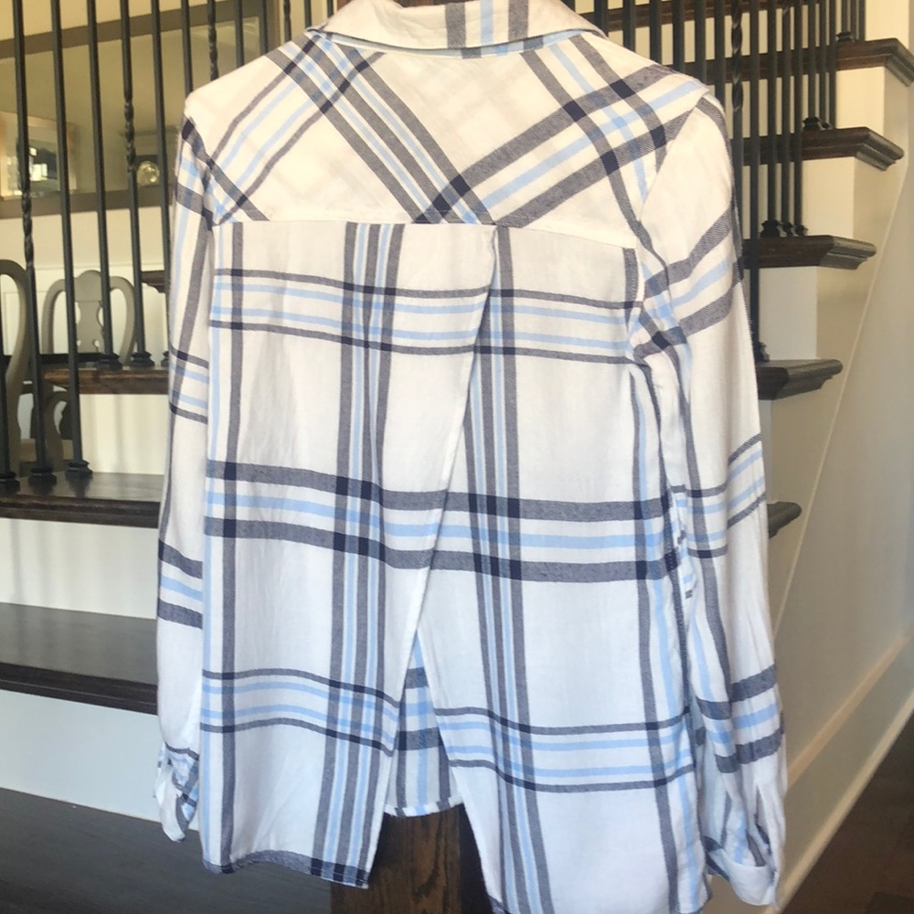 Split back adorable “dressy” flannel style shirt